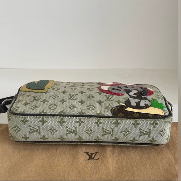 LOUIS VUITTON CONTE DE FEES MINI LIL POCHETTE “FAIRY TALE” - Picture 10 of 16